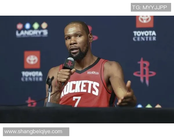 火箭队队员备战季前热身赛，集训效果显著